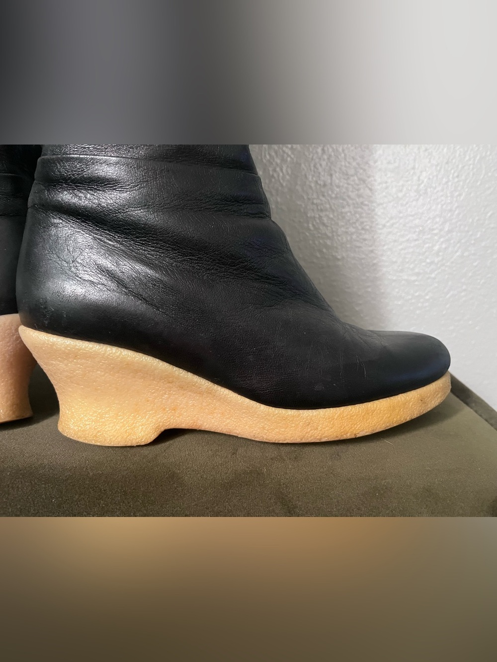 CHANEL Black Leather calf high Boots with Beige Wedge Sole and Fur lining - Picture 7 of 15